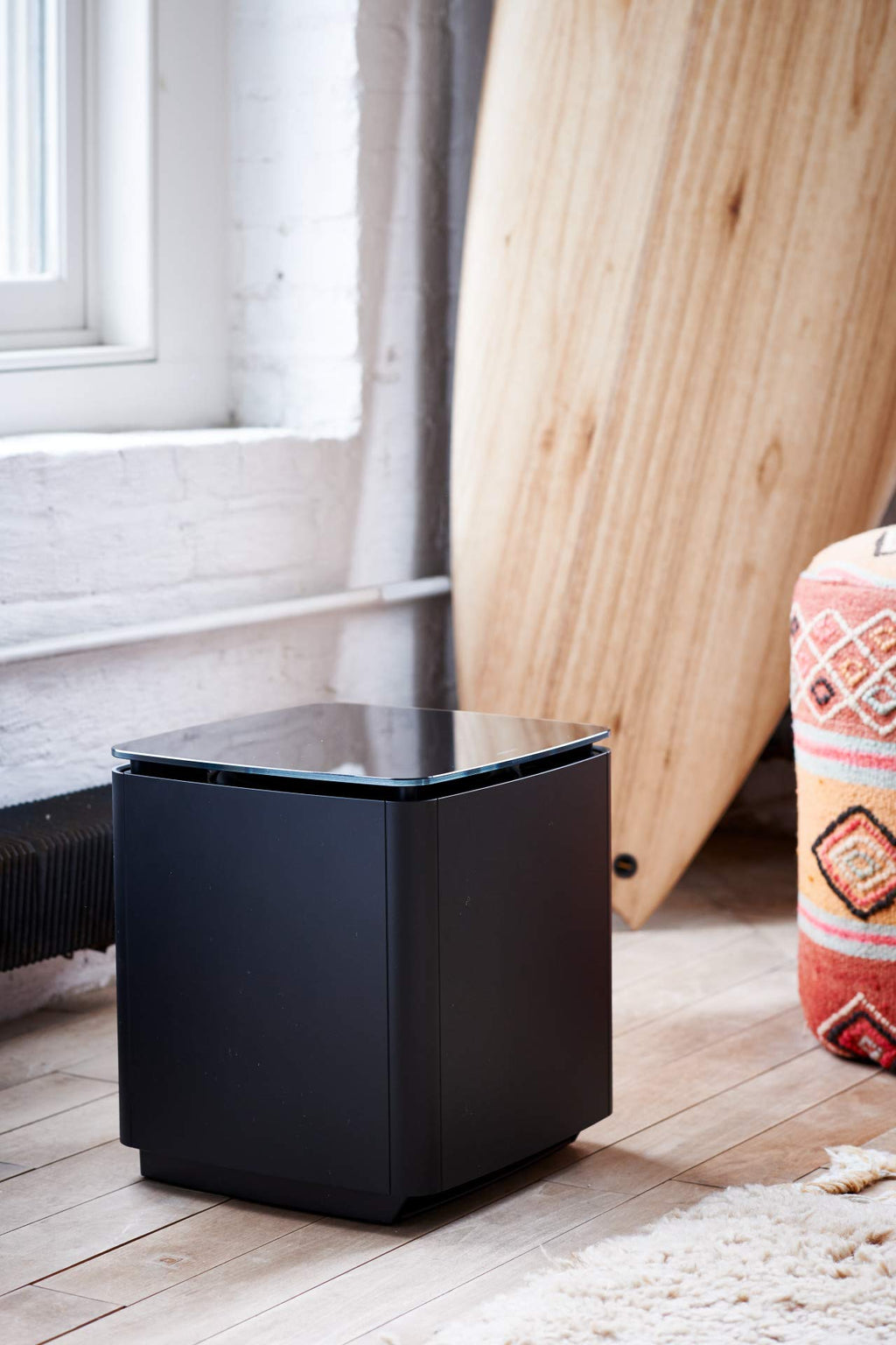 Black Wireless Compact Subwoofer Y22106